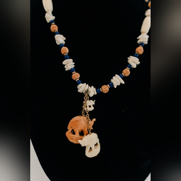 Vintage 60/70s Miriam Haskell Carved Celluloid & Wood Elephant Pendant Necklace - Picture 1 of 2